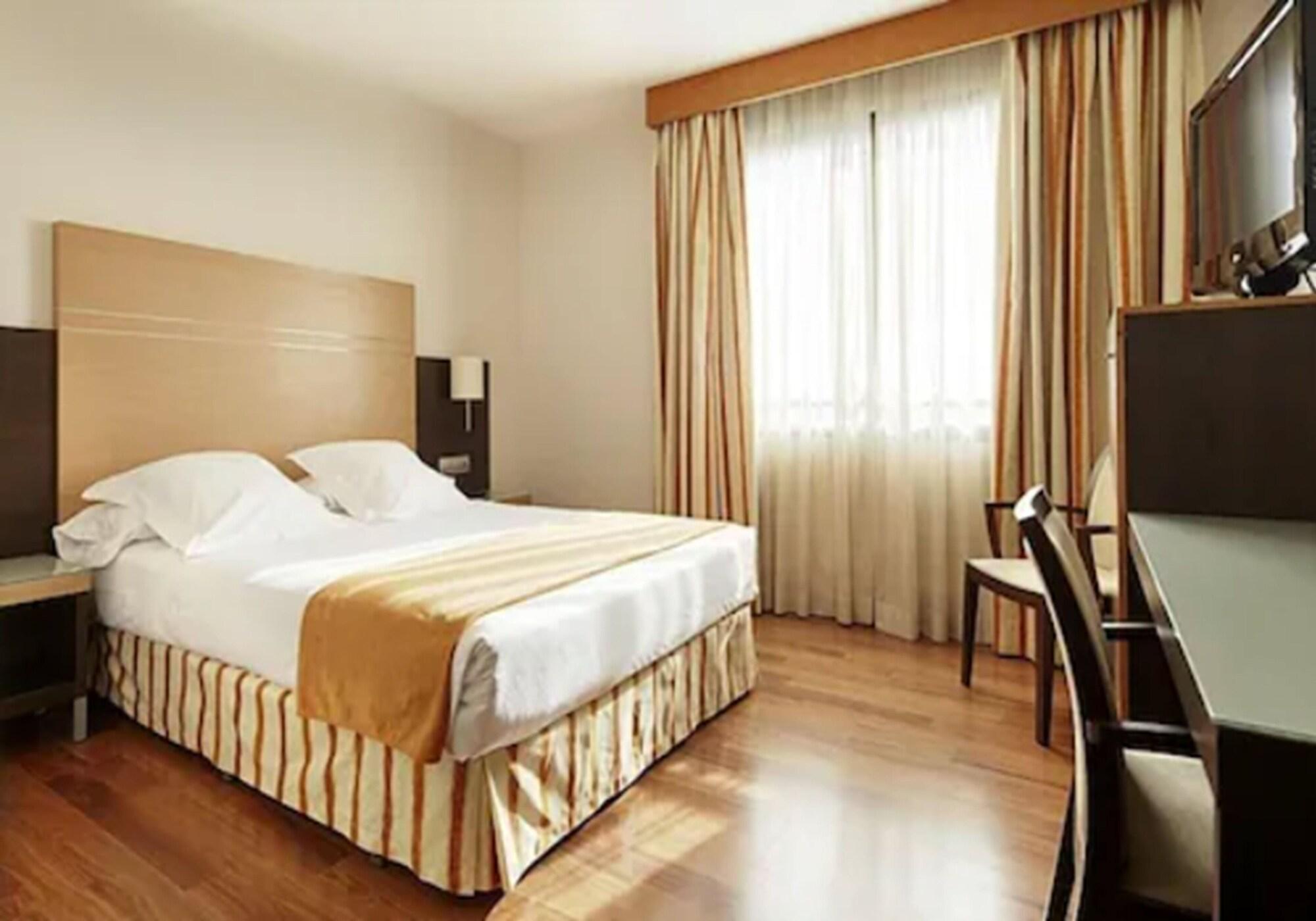 Hotel Blanca De Navarra Пампона Екстериор снимка