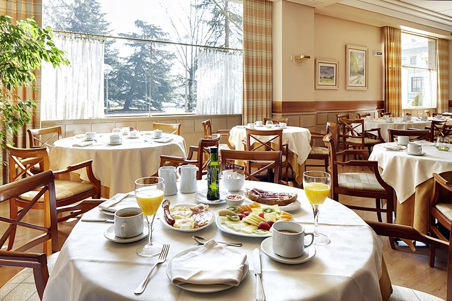 Hotel Blanca De Navarra Пампона Екстериор снимка
