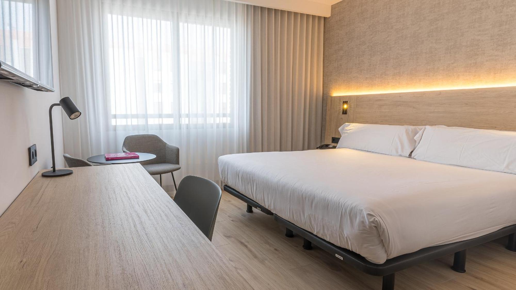 Hotel Blanca De Navarra Пампона Екстериор снимка