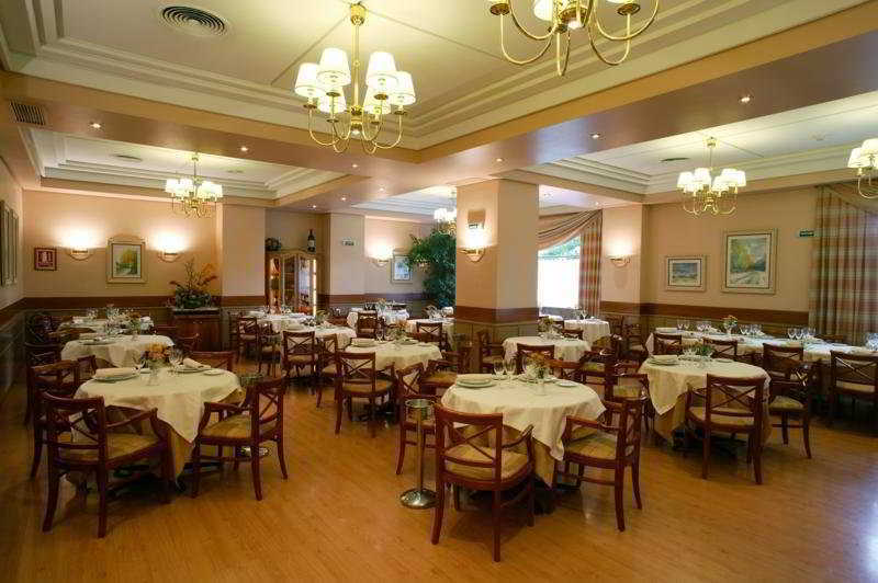 Hotel Blanca De Navarra Пампона Ресторант снимка